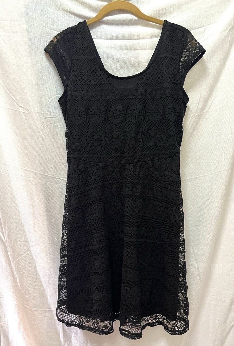 Black Lace Dress M Keyhole Back Lined Stretch Witchy Goth Dark Feminine